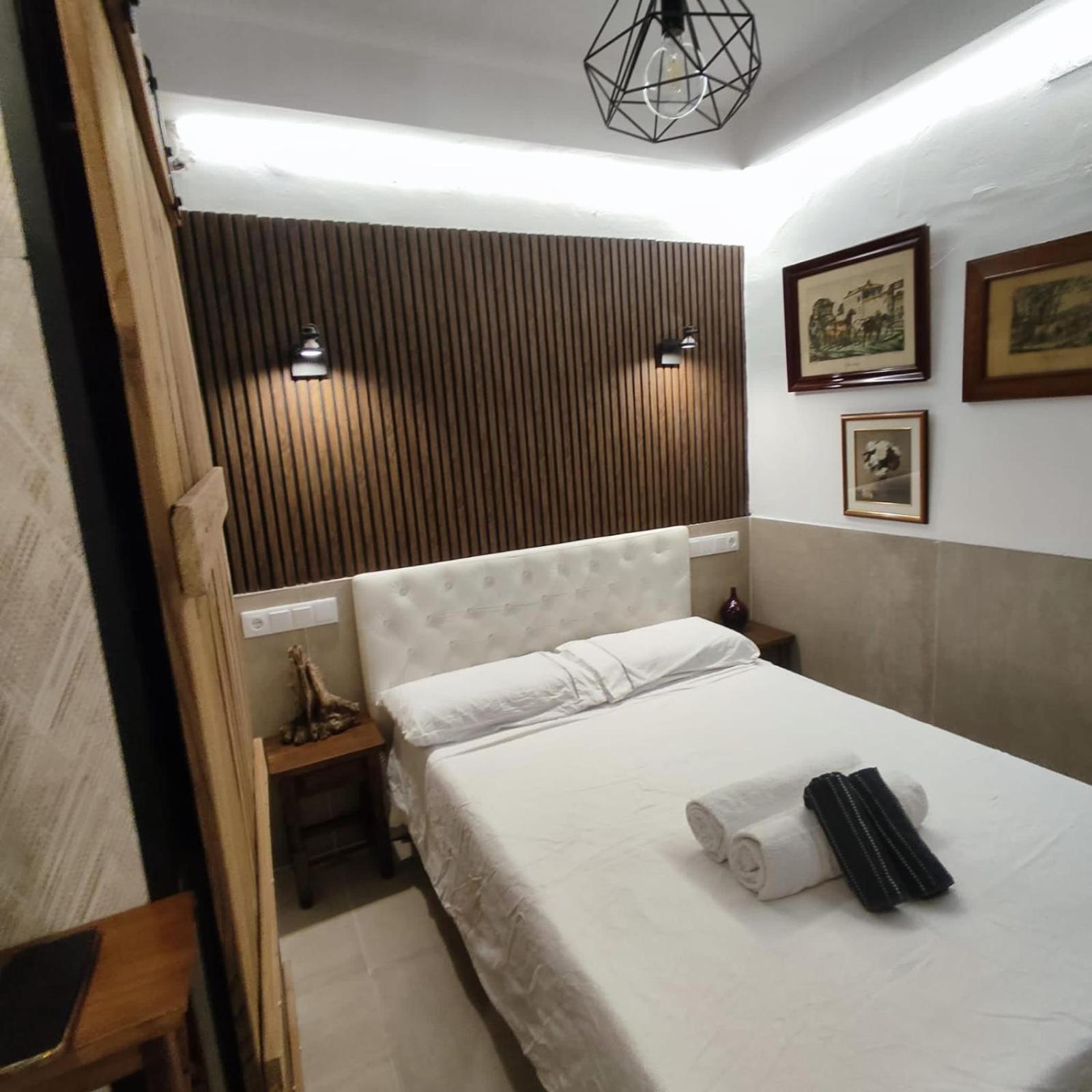 Private Rooms Barcelona Exterior photo