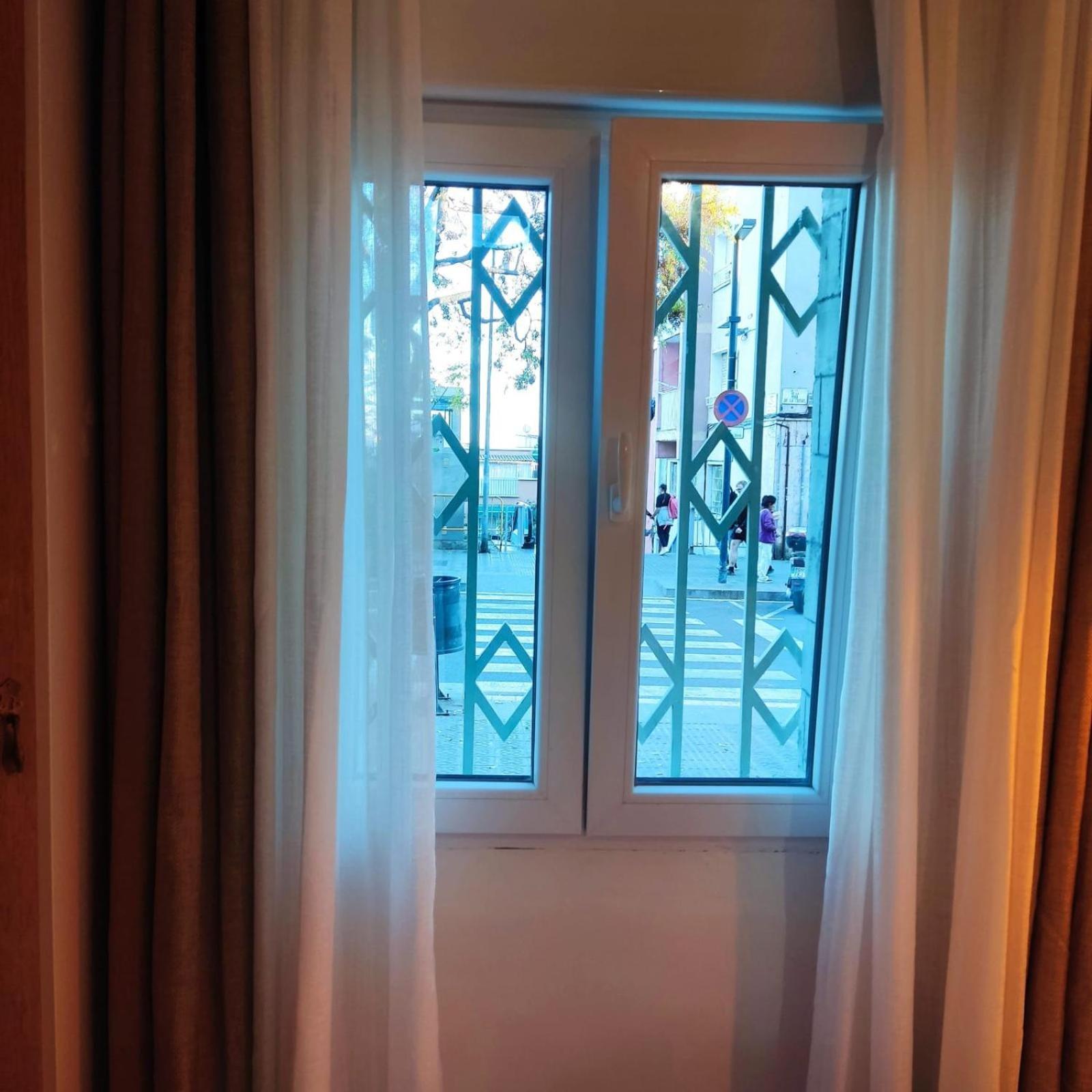 Private Rooms Barcelona Exterior photo