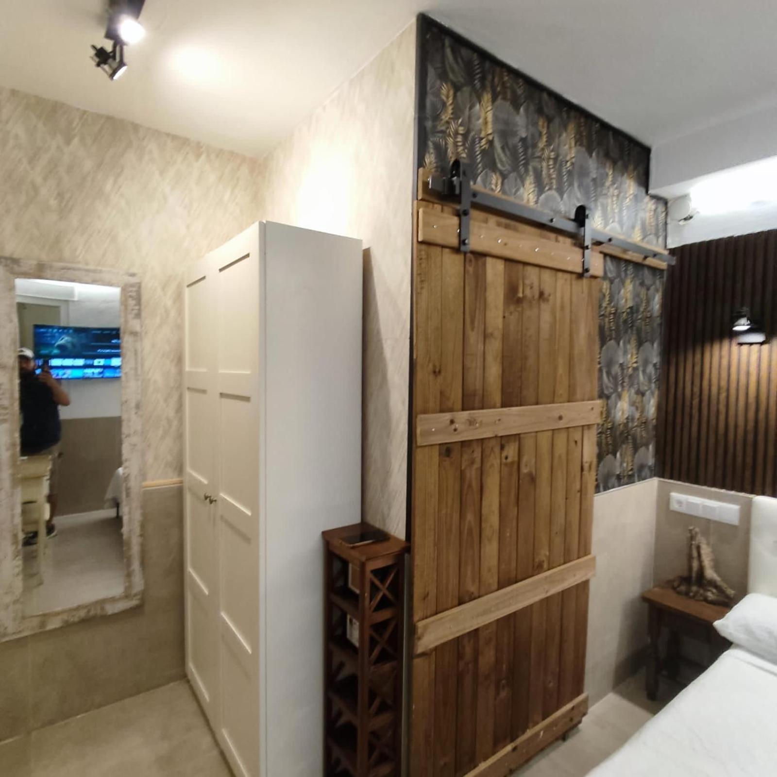 Private Rooms Barcelona Exterior photo